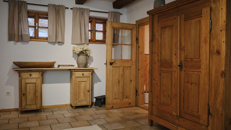 Entrance, flower meadow, &copy; Mathias Lixl / lixl.com