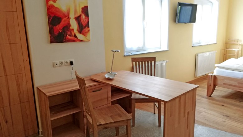 room3-desk, &copy; Nicole Montaperti