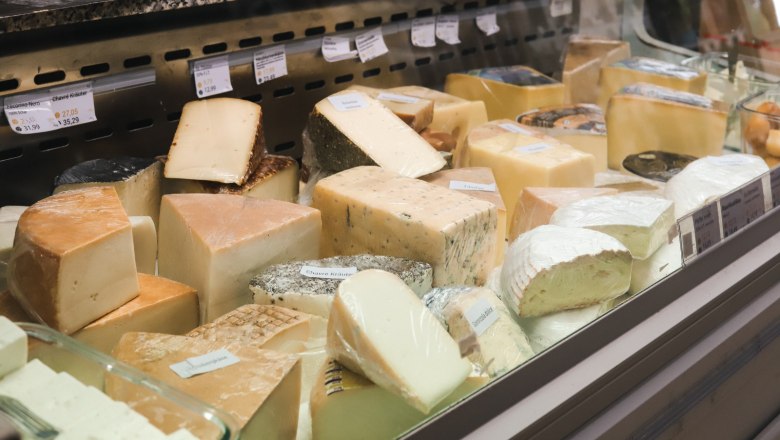 Cheese counter, &copy; Kredenz.me