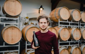 Winemaker Pelzmann in the wine cellar