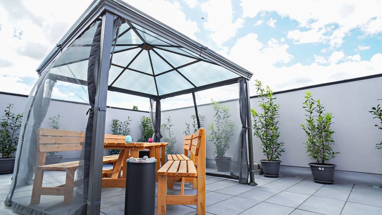 Terrace, © Nava Motel