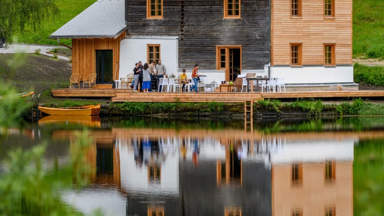 walster10_outside_reflection-in-the-lake_cgrapple, &copy; grapple