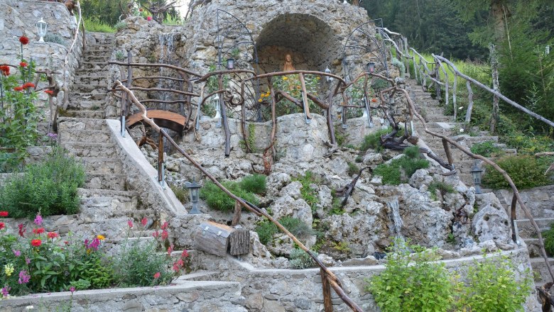 Luminous root, &copy; Herbert Adam