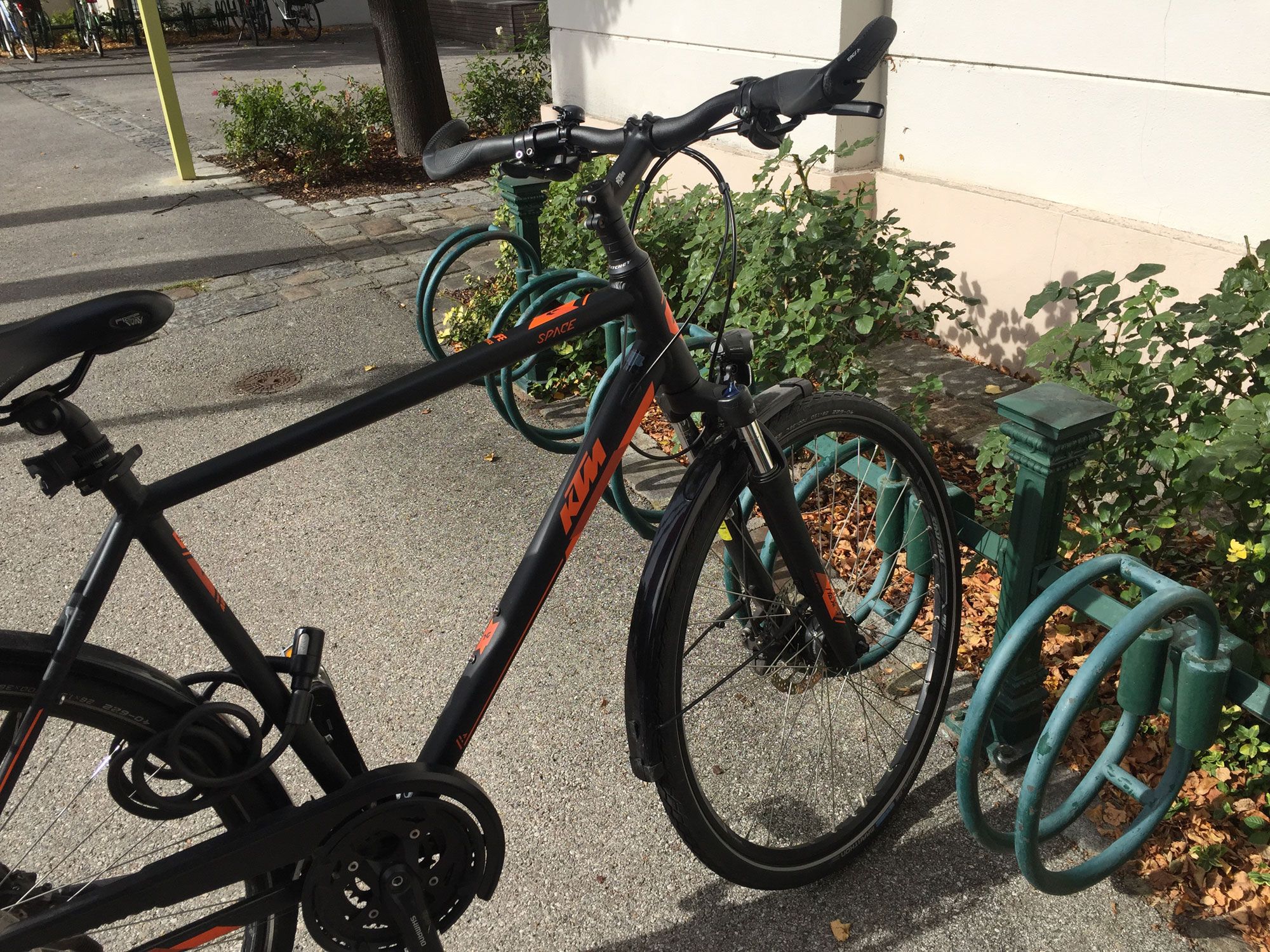 Bike repair on the Danube cycle path in Greifenstein
