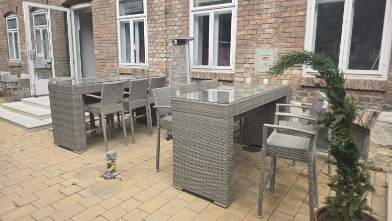 Felmayers Gastwirtschaft Schwechat, guest garden with tables