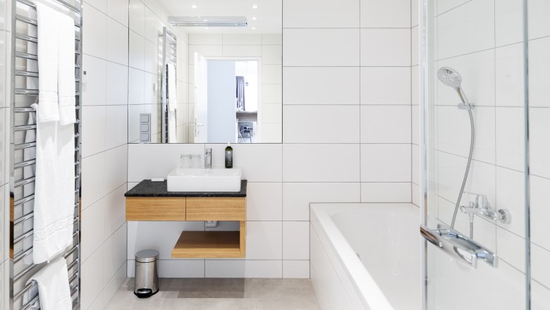 Executive Suite Bathroom, © Peter Hruska