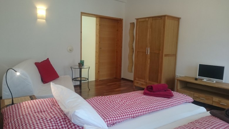 stone owl room1-og-x, &copy; Christoph Mehofer