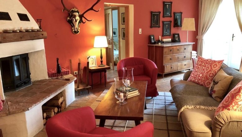 Salon with open fireplace, © Stephanie Szápáry