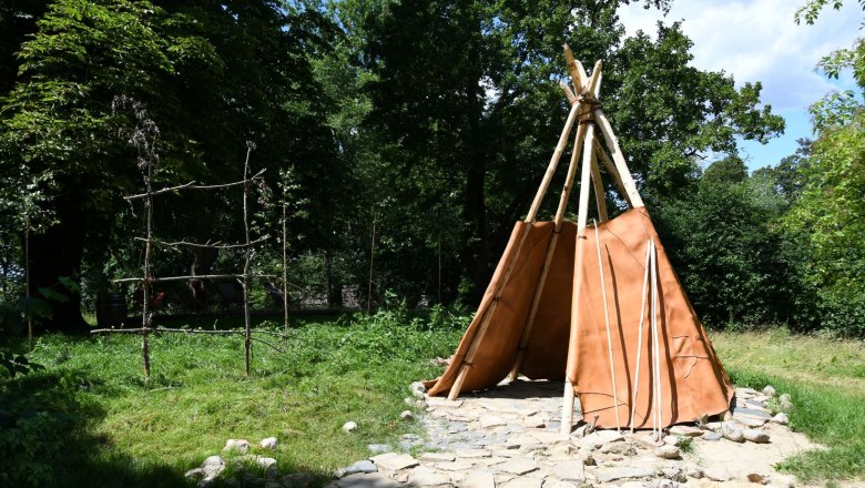 Palaeolithic period, &copy; MAMUZ