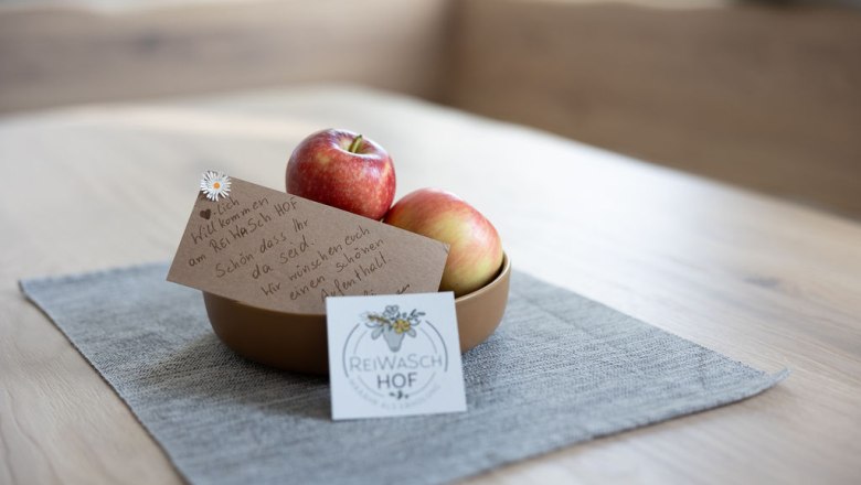 Greeting, &copy; ReiWaSchHOF