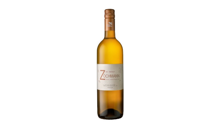 A bottle of white wine with the label 'Zochmann Weinviertel DAC Klassik'.