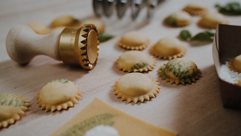 Raviola production in the manufactory, &copy; Raviola-Manufaktur Elisabeth Schindler