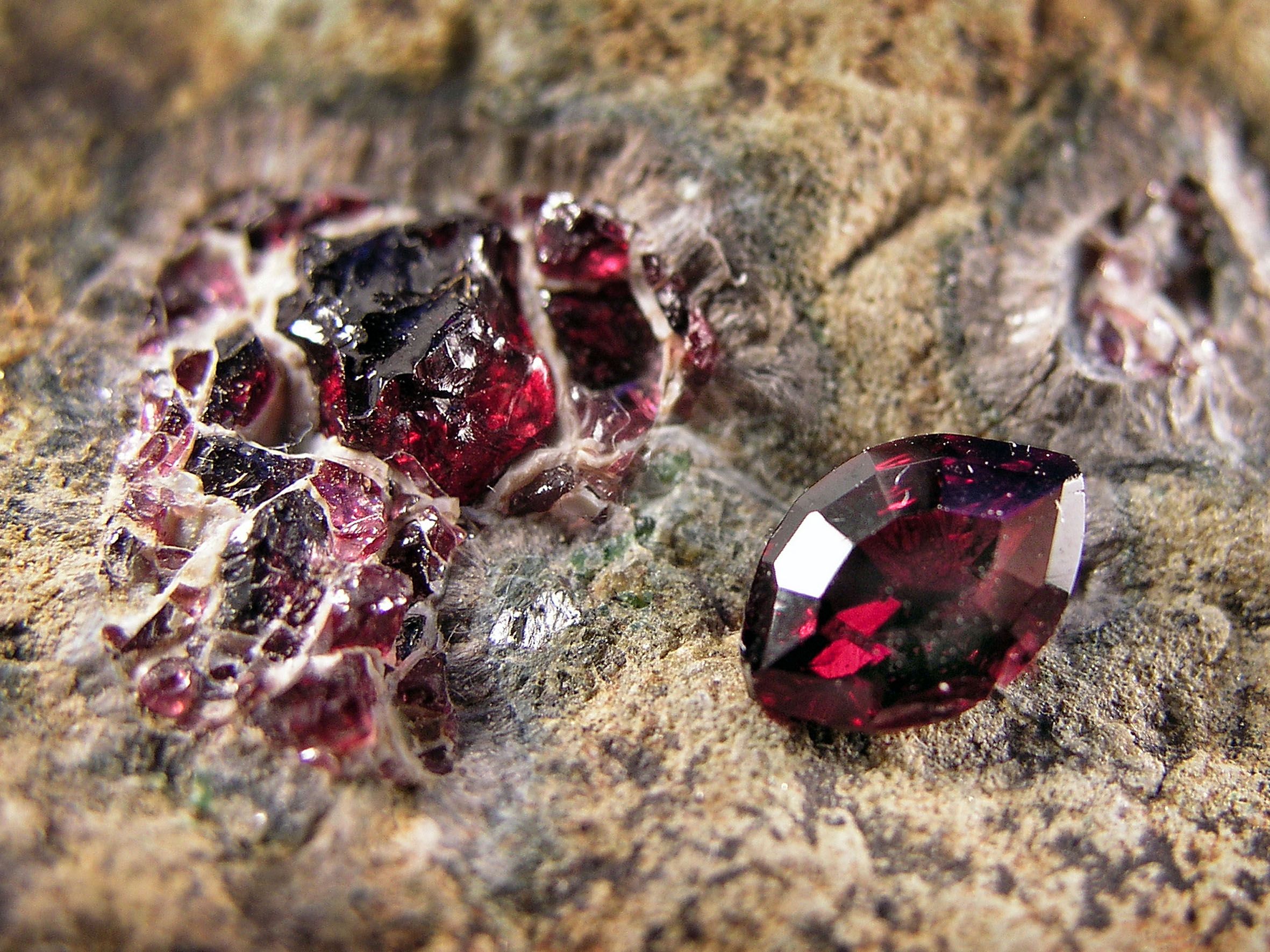 Pyrope in the Mineral Center