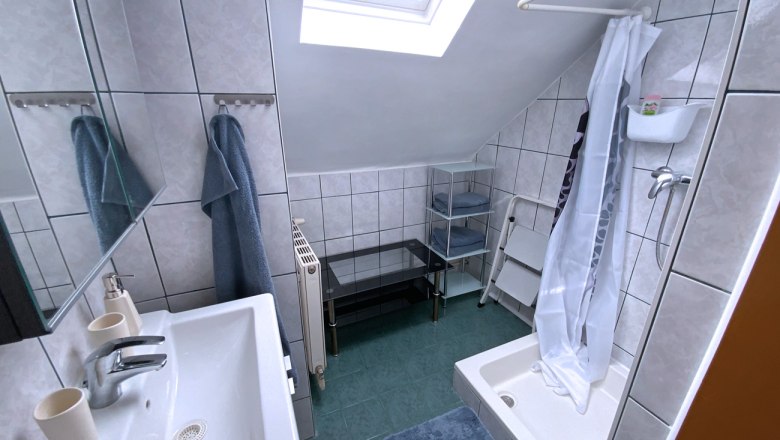 Bathroom, &copy; Mag Jacqueline Hauser