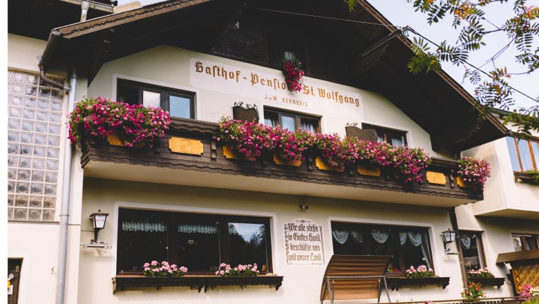 Gasthof-Pension St. Wolfgang with a balcony decorated with flowers in Kirchberg am Wechsel.