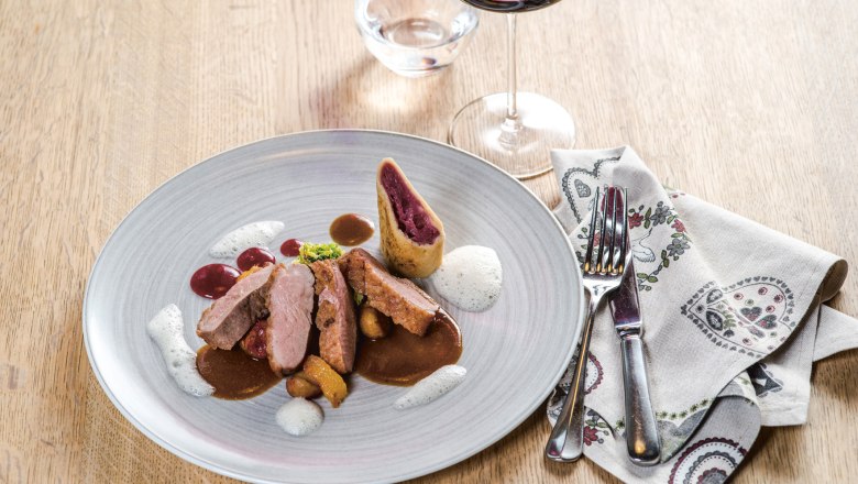 Pink breast of farm duck with chestnut Schupfnudeln and red cabbage strudel, © Rita Newman