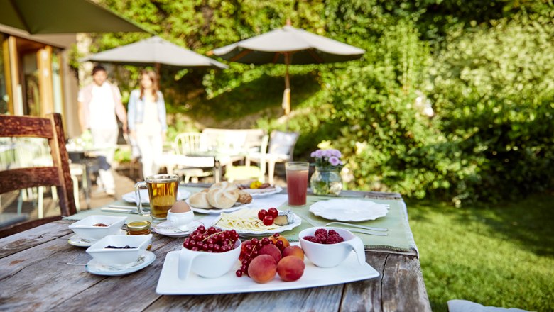 Breakfast in the garden, © Niederösterreich Werbung/Hauke Dressler