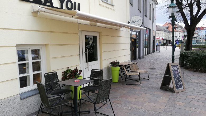 Guest garden table with chairs