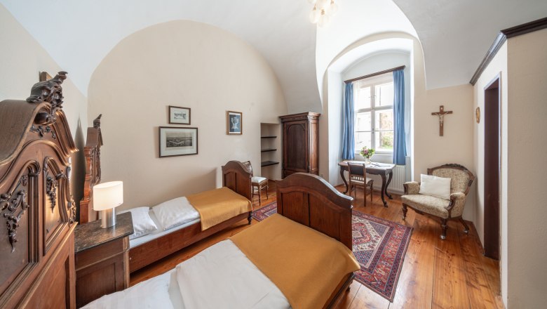 Modern bathroom with shower, WC and washbasin.