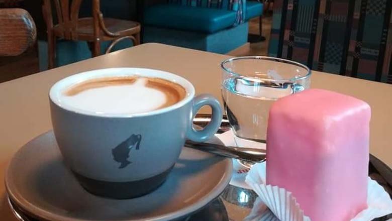 Sweets with coffee, &copy; Markus K&uuml;rrer