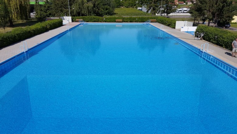 Outdoor pool Gro&szlig;weikersdorf, &copy; Marktgemeinde Gro&szlig;weikersdorf