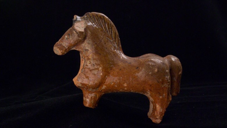 Ceramic horse from a Roman cremation grave in Schie&szlig;stattgasse, &copy; BDA, Schumacher