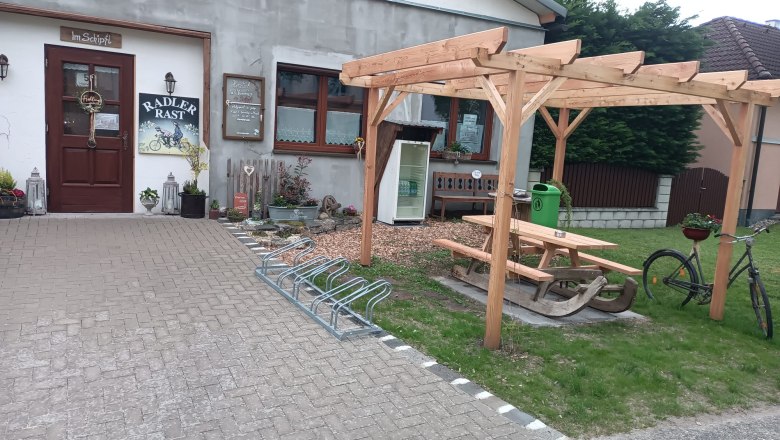 Cyclist's rest, &copy; Christian Br&uuml;ger