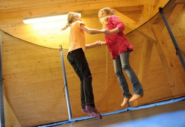 Jumping in the Hammerau vacation village, © zVg