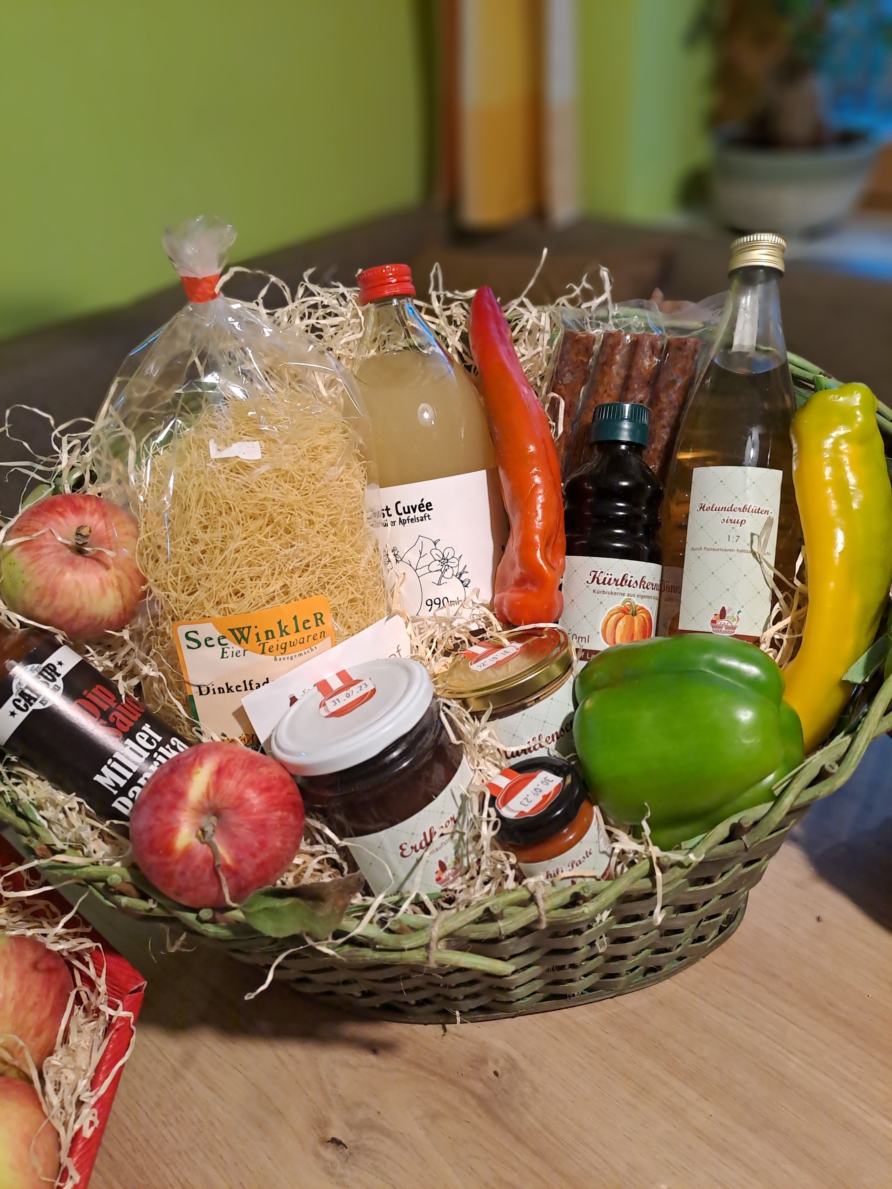 Landhof Laden Kittsee, basket with products