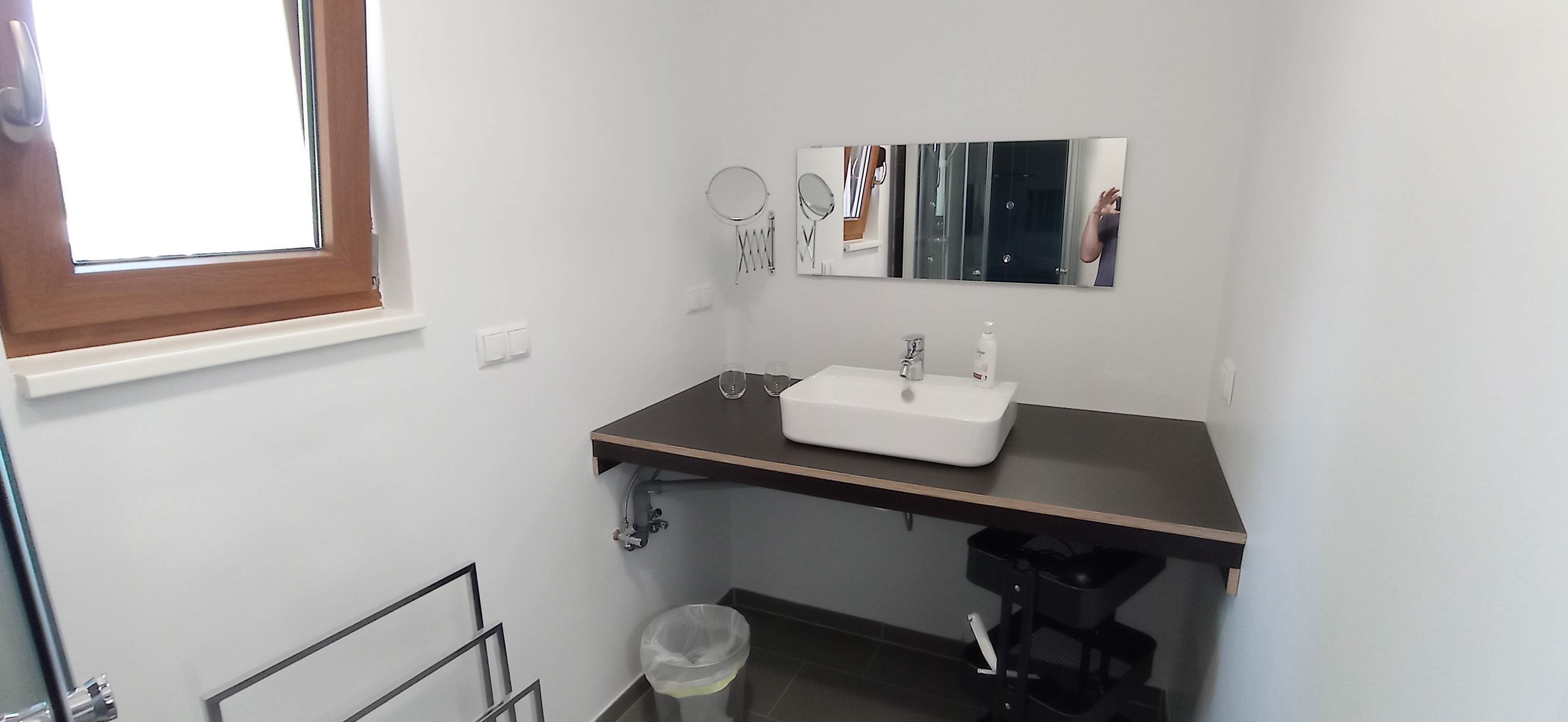 Bathroom with washbasin and window 