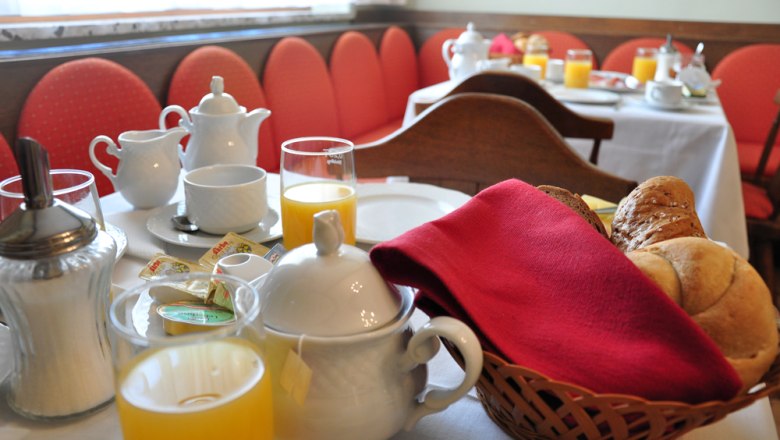 Breakfast at the Hofer guesthouse, &copy; Hannes Hofer