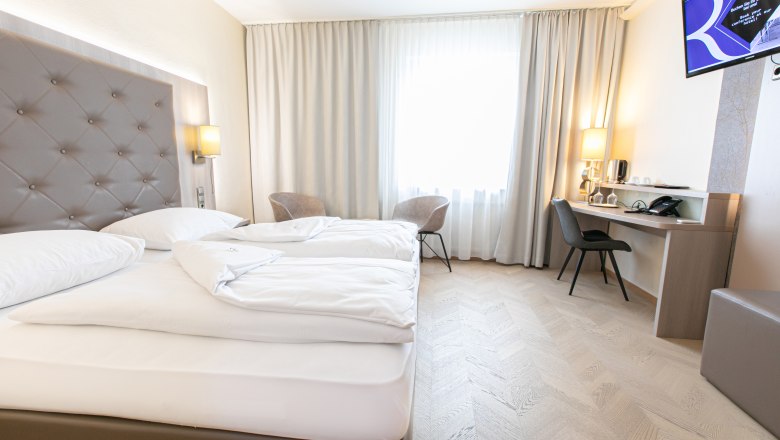 Hotel double room, &copy; Doris Reinisch GmbH