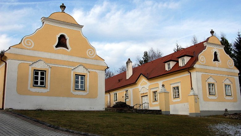 Historic Krumbach vicarage with yellow facades and red roofs.