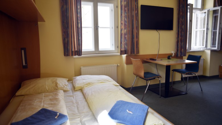 Room with double bed