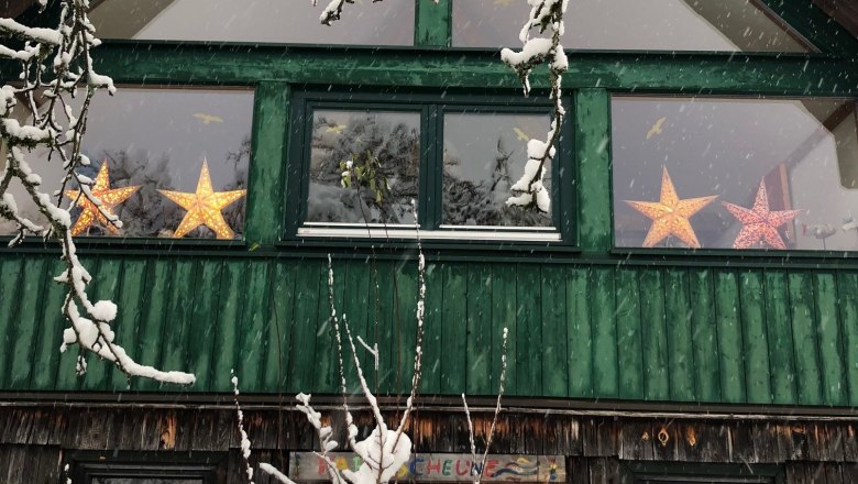 Hanni's color barn in winter, &copy; Hanni Reichlin