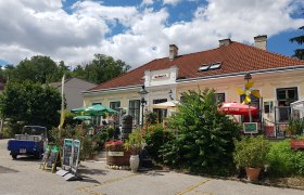 Exterior view of Buchinger's Gasthaus Zur Alten Schule with terrace and parasols.