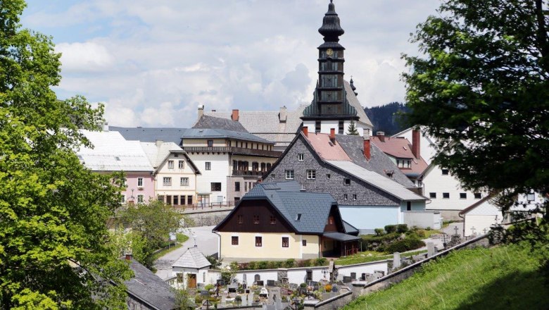 View of Annaberg with church and cemetery in the foreground.