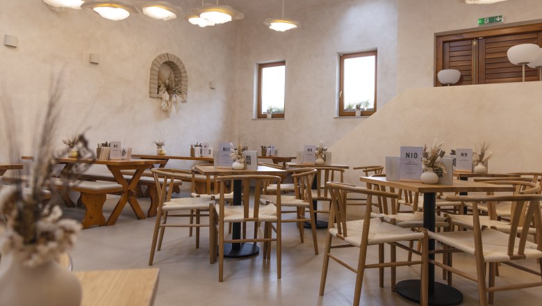 Heurigenlokal Franzwirtschaft interior view