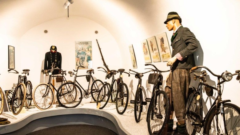 Bicycle museum exhibit, © Mia Bodenstein
