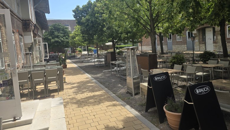 Felmayers Gastwirtschaft Schwechat, guest garden with tables