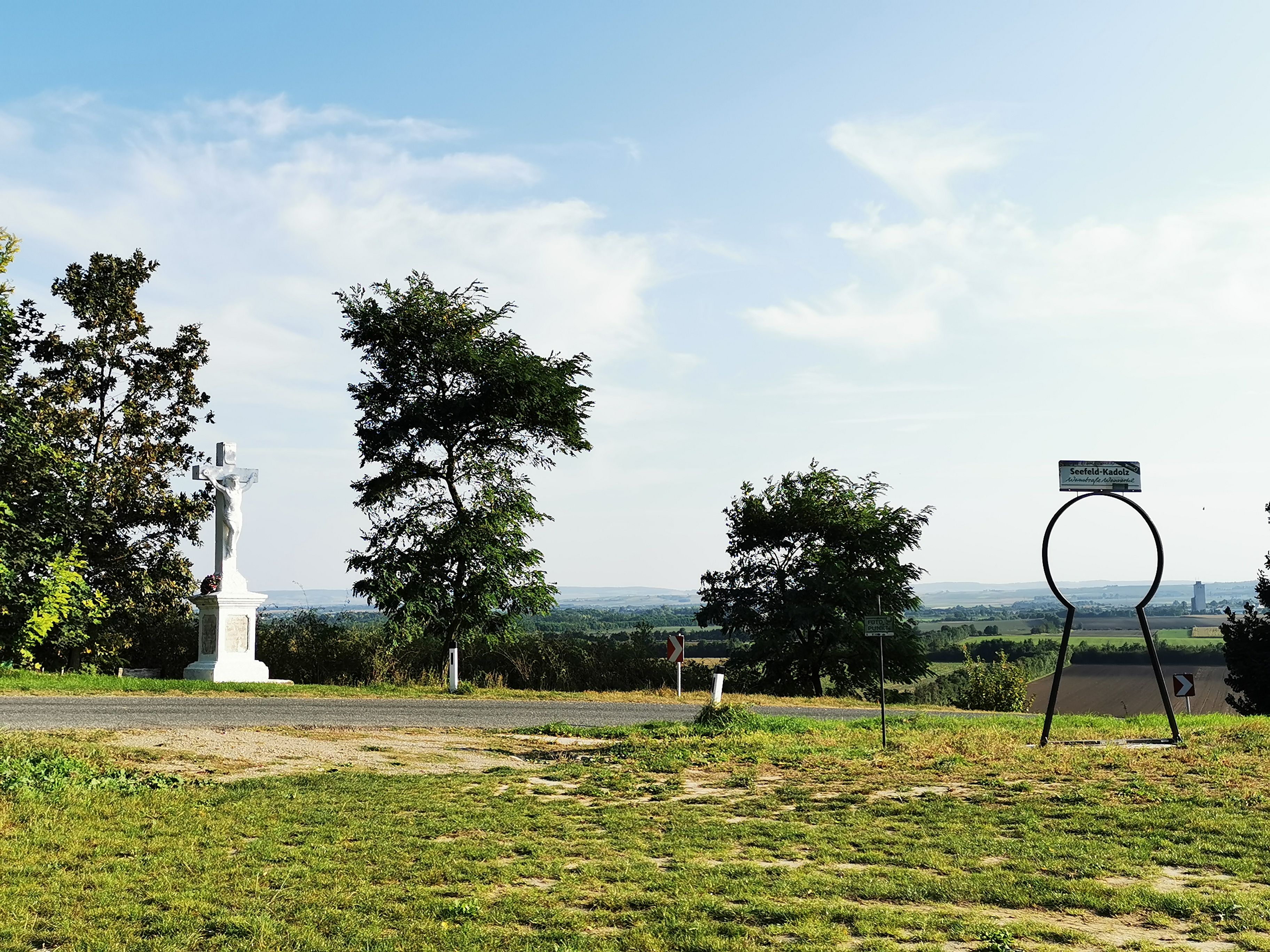Landscape with cross and Seefeld-Kadolz sign.