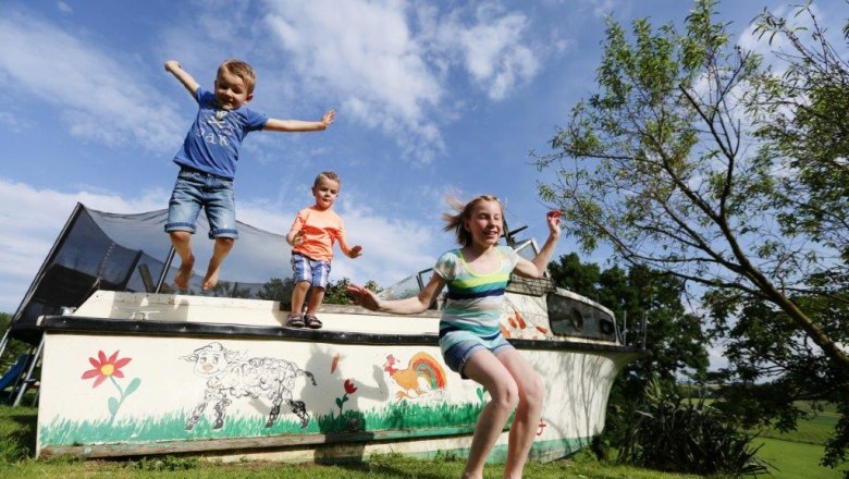 kerndlerhof_ship_children_-black_kingdom, &copy; Schwarz-K&ouml;nig