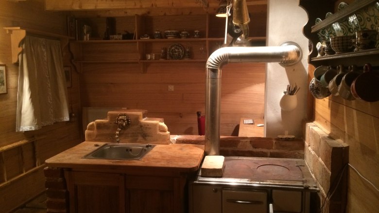 Interior view of the woodcutter's hut, &copy; Johannes Hoyos