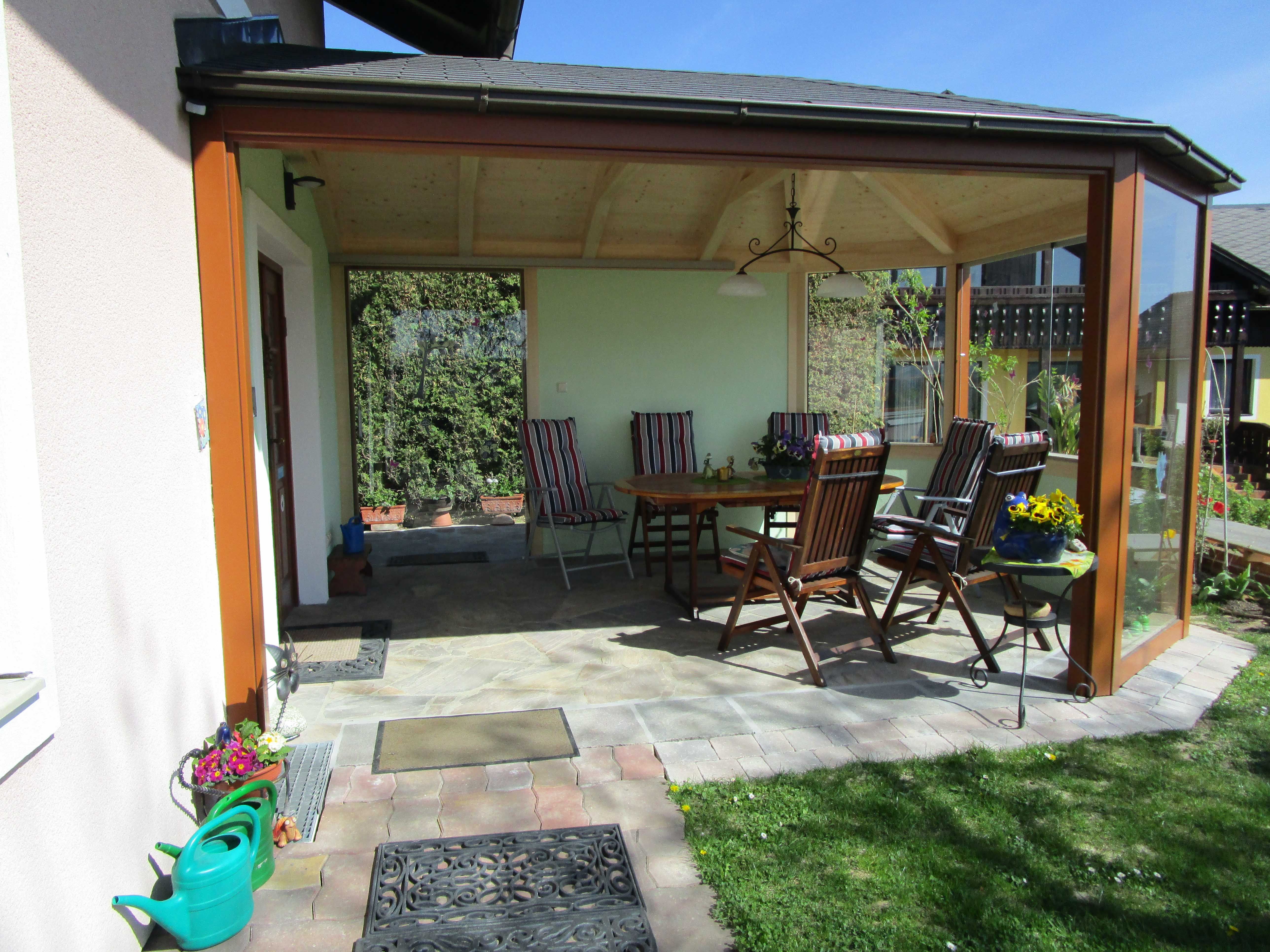 Conservatory with table and chairs