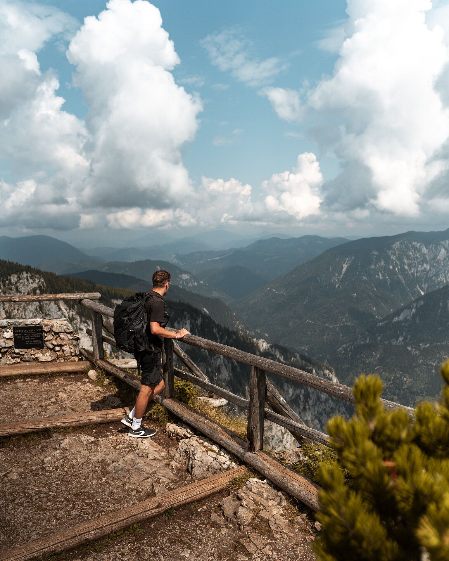 A breathtaking view of the Höllental valley unfolds before your eyes, while the majestic Vienna Alps gleam in the distance. The fresh mountain air and rolling hills invite you to unwind and enjoy the beauty of nature.