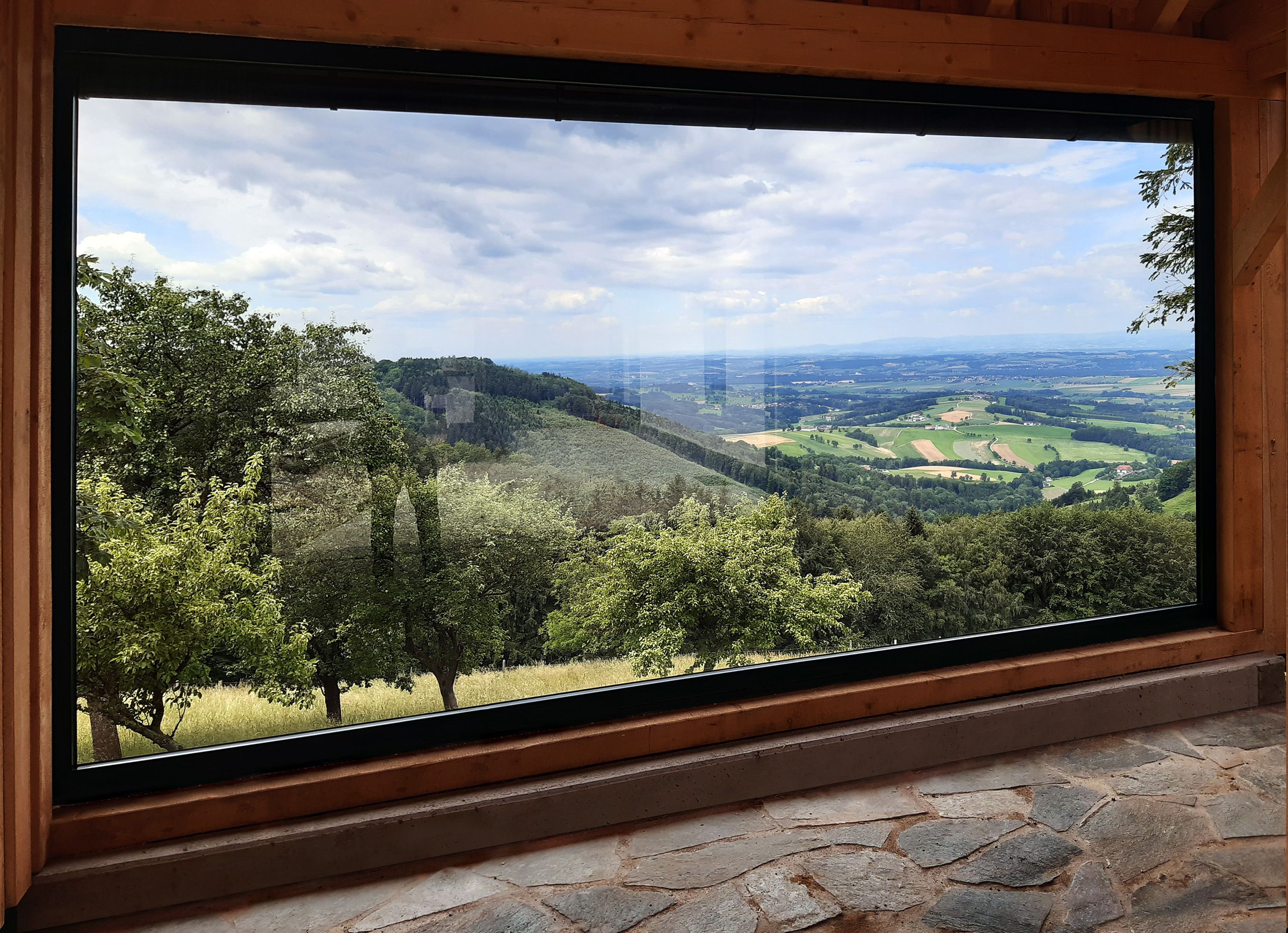 Panorama window