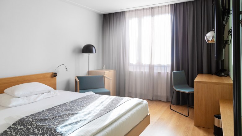 Courtyard view single room queen size, © Peter Hruska