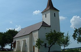 Pöllaberg branch church with tower and trees in the foreground.