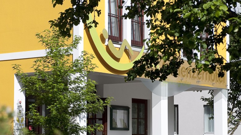 Lazy Hotel Schweighofer, © 2006 Karl Schweighofer jr. www.kpix.at