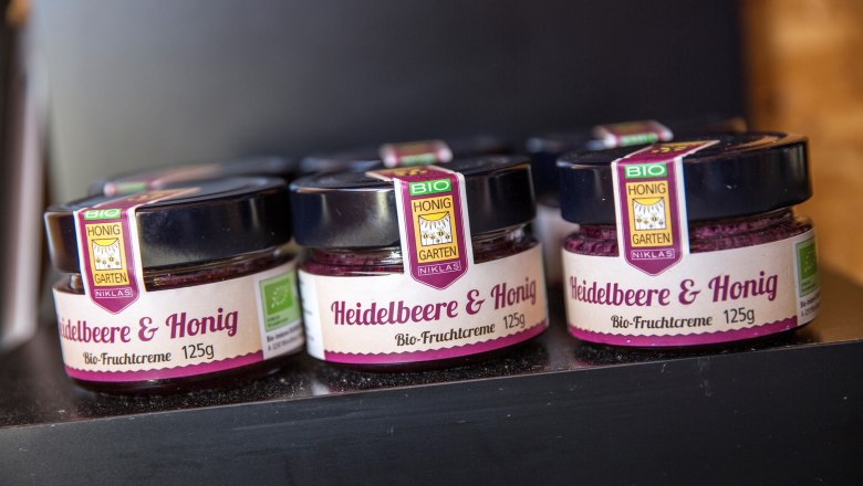 Organic beekeeping Niklas, &copy; Theo Kust